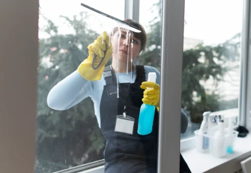 Nettoyage de vitres intérieures et extérieures à Rieucros